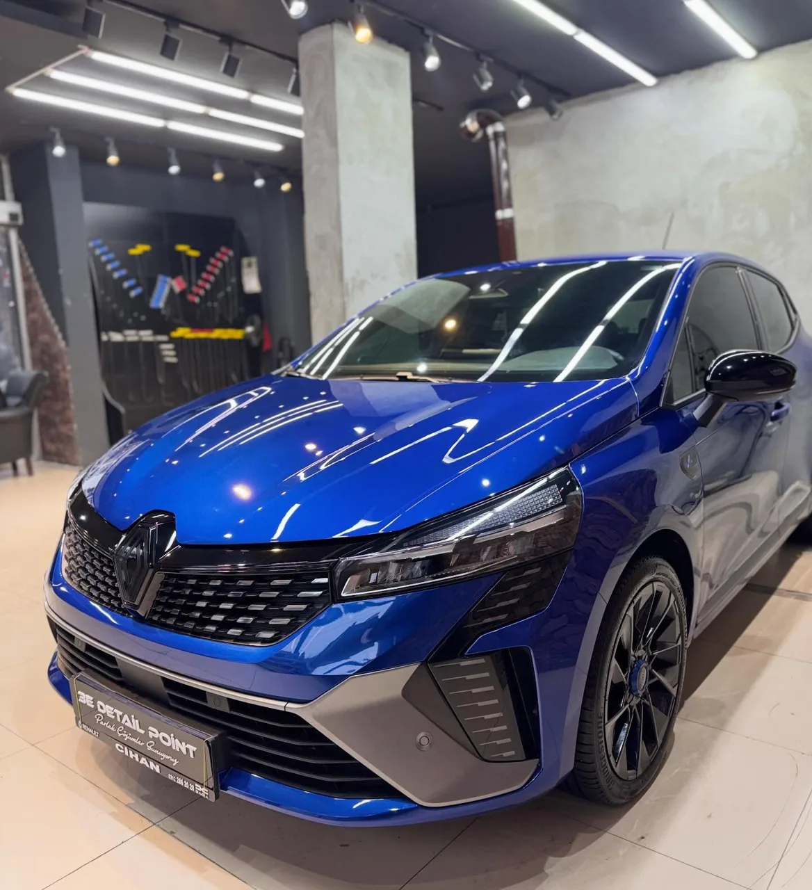 Renkli folyo kaplama · Renault Clio