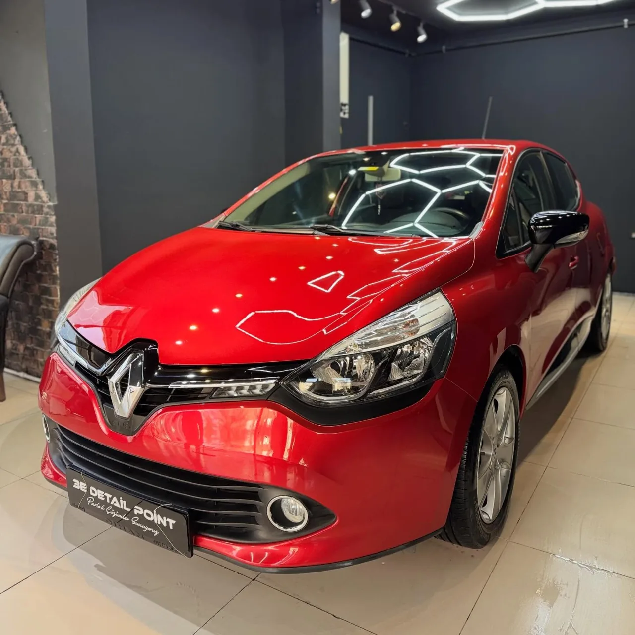 Boya koruma · kırmızı Renault Clio